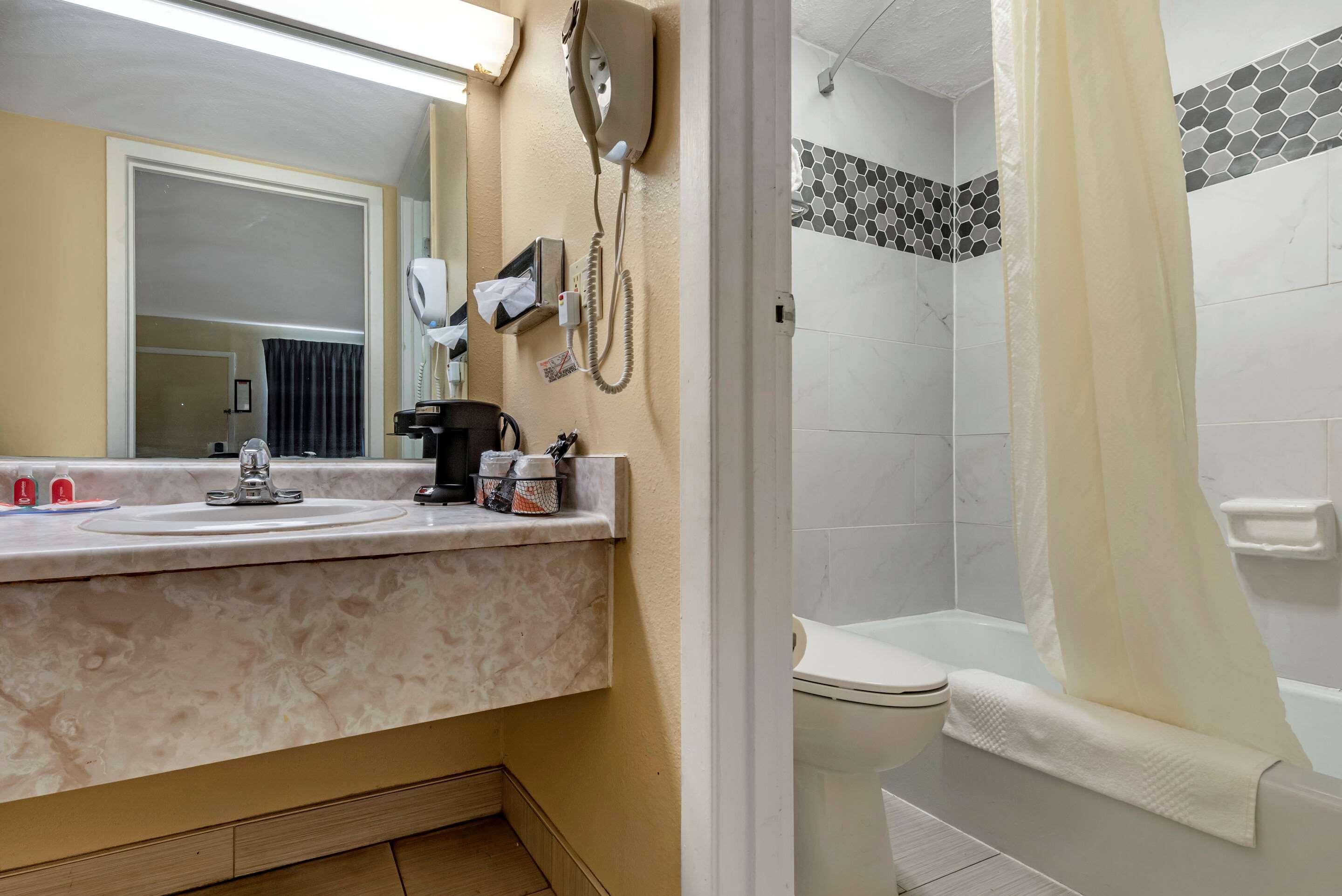 Econo Lodge Erlanger - Cincinnati Airport Экстерьер фото